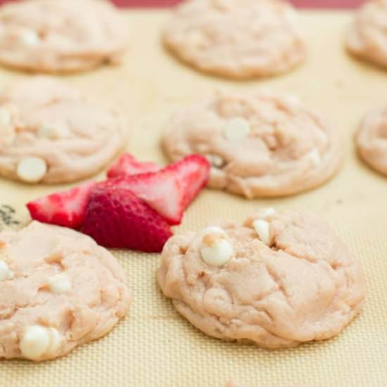 STRAWBERRIES & CREAM PUDDING COOKIE