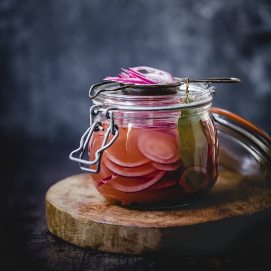 Quick & Easy Pickled Onions