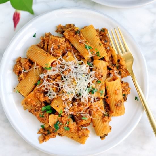 Rigatoni with Cauliflower Bolognese