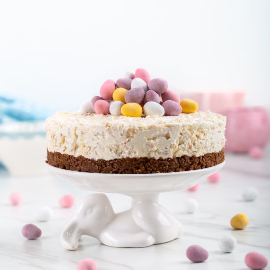 Raw cheesecake with candy filling