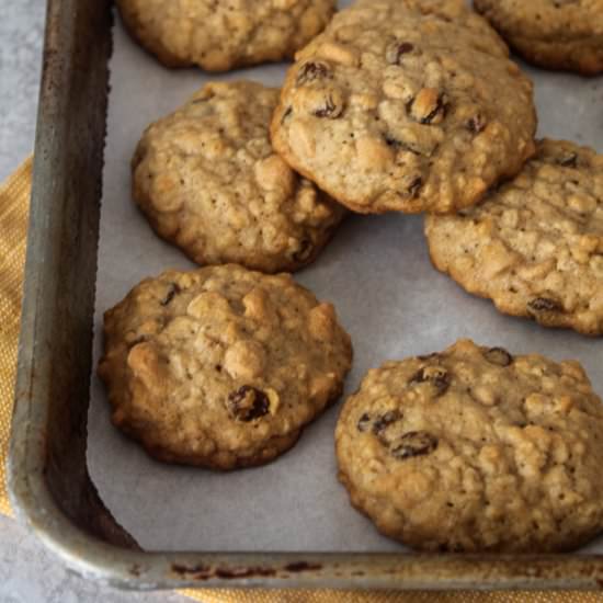 Cinnamon Oatmeal Raisin Cookies
