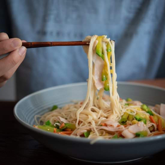 One Pot Korean Noodles and Vegetabl