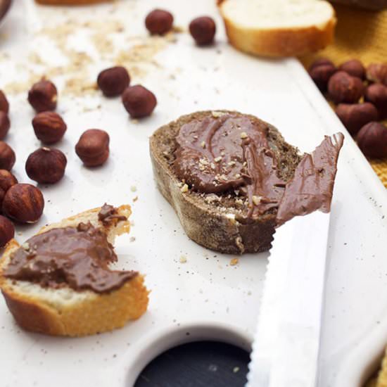 5-Minute Healthy Homemade Nutella