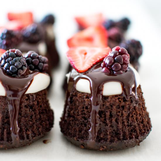 Berries & Cream Cheese Cupcakes