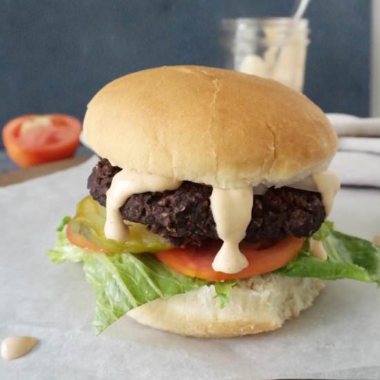 EASY BLACK BEAN MUSHROOM BURGER