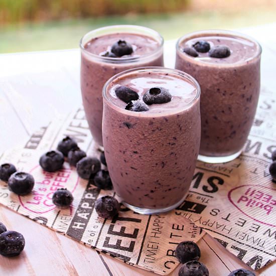 Blueberry banana smoothie