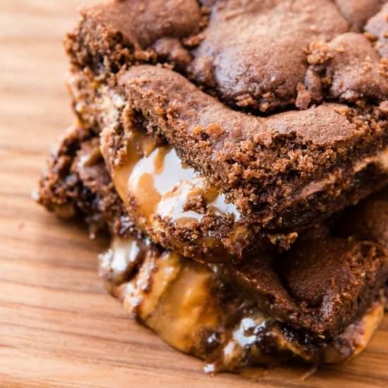 PEANUT BUTTER CARAMEL BROWNIES