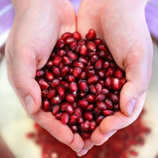 How to Seed a Pomegranate