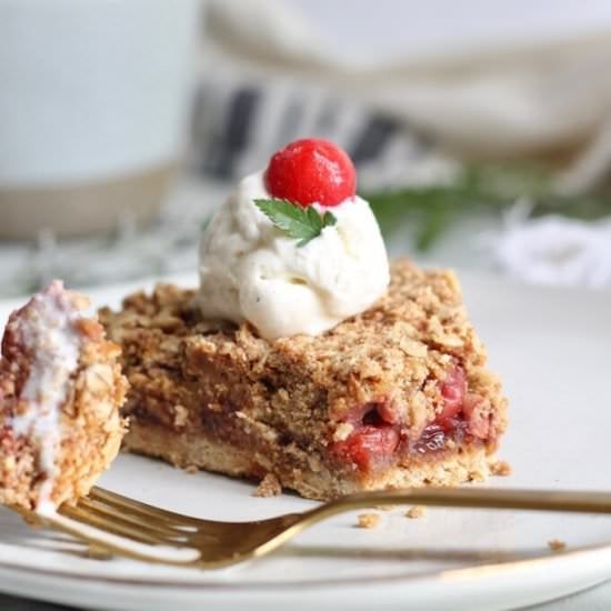 Tart Cherry Crumble Pie