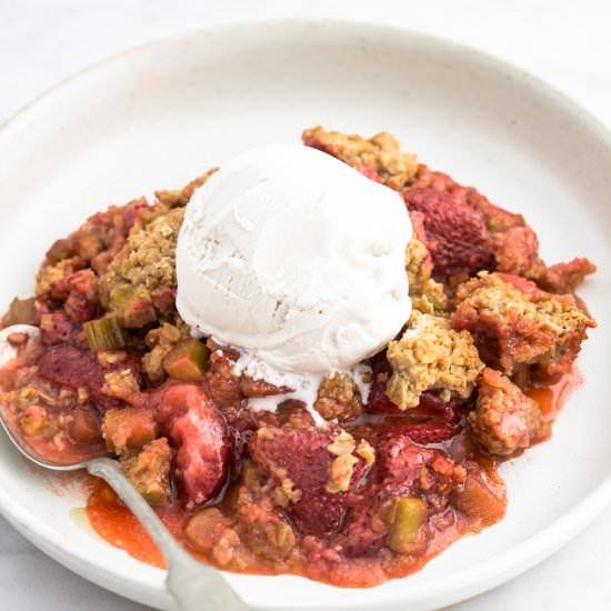 Rhubarb Strawberry Crumble