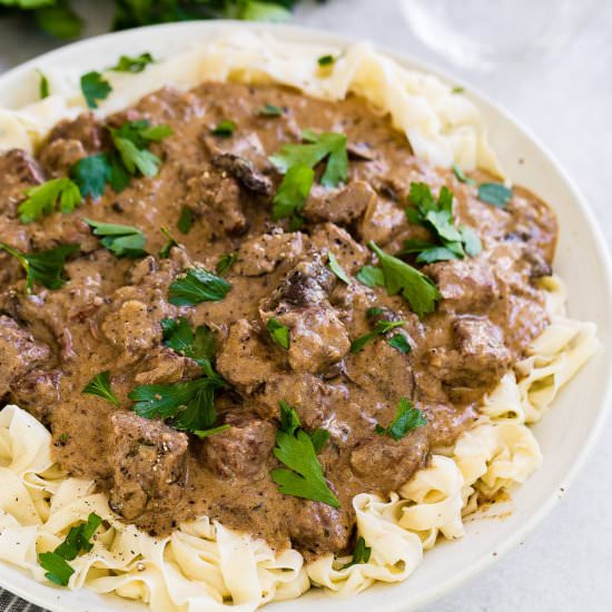 EASY INSTANT POT BEEF STROGANOFF