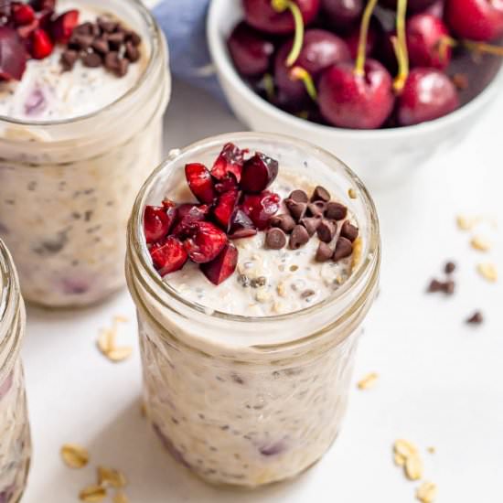 Cherry overnight oats