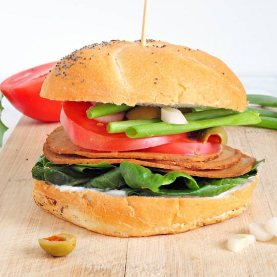 Sandwich with vegan garlic ham