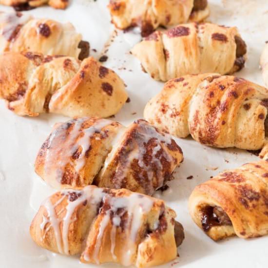 CINNAMON ROLL PIGS IN A BLANKET