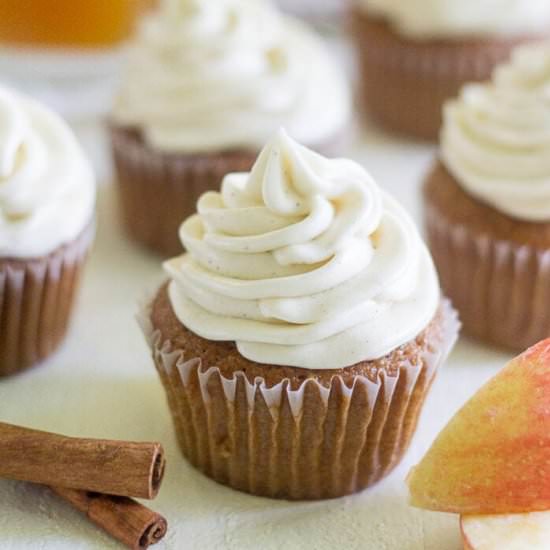 APPLE CIDER CUPCAKES WITH CINNAMON