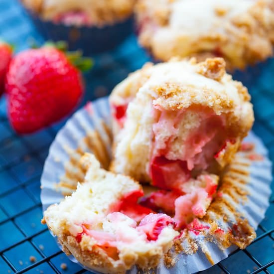 FRESH STRAWBERRIES MUFFINS