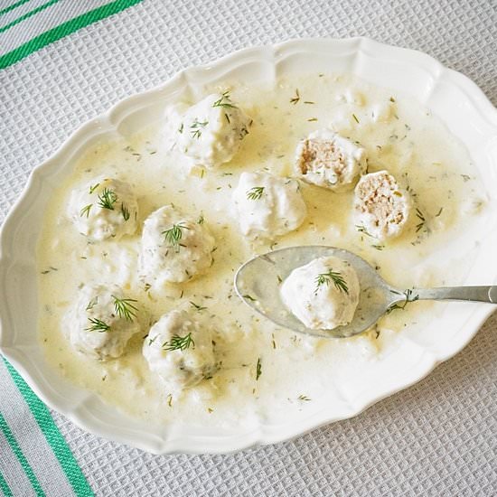 Meatball with sour cream and dill