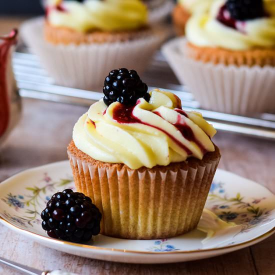Blackberry and pear cupcakes