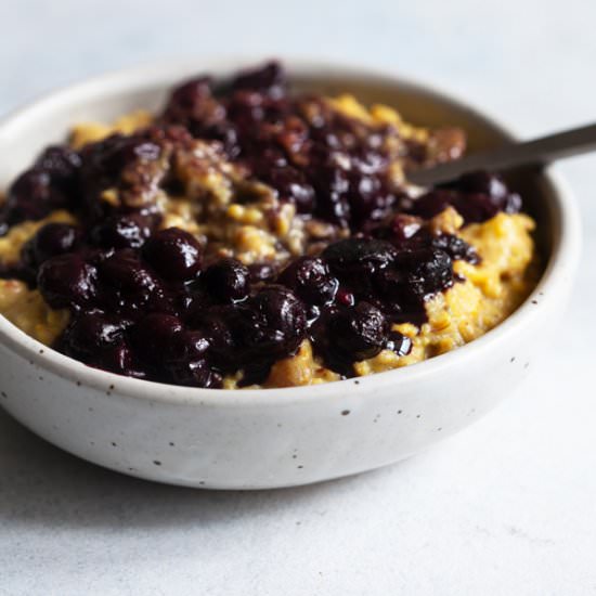 Golden oats with blueberry sauce