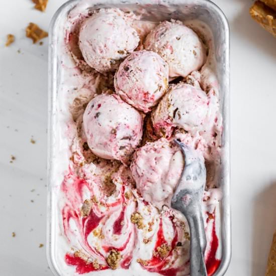 Strawberry Crumble Ice Cream