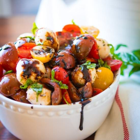 EASY TOMATO MOZZARELLA SALAD