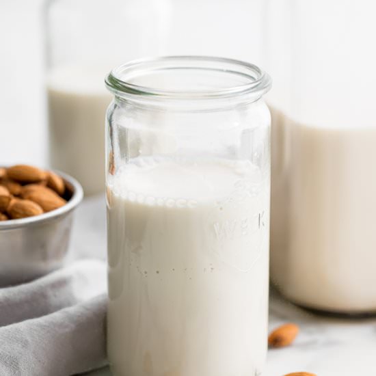How to Make Almond Milk – 5 Minutes