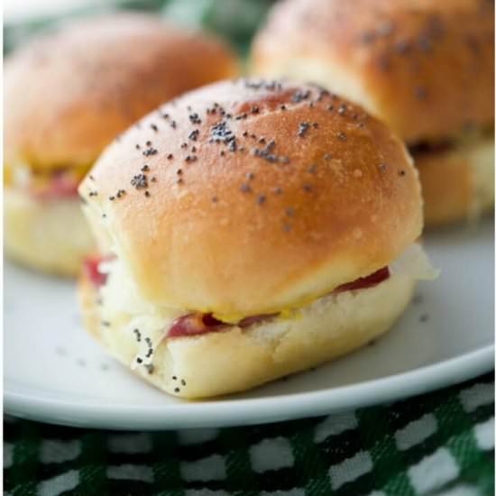 CHEESY IRISH SLIDERS