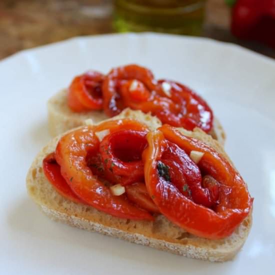 roasted red pepper crostini