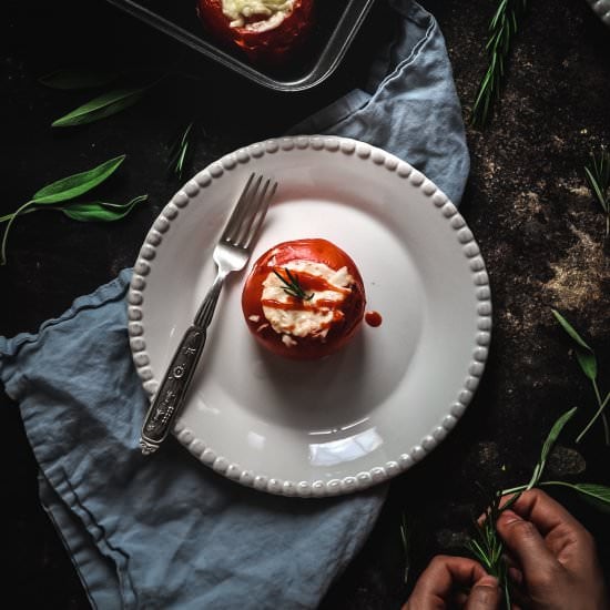 Stuffed BBQ tomatoes with sriracha