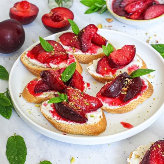 Roasted Metis Cream Cheese Crostini