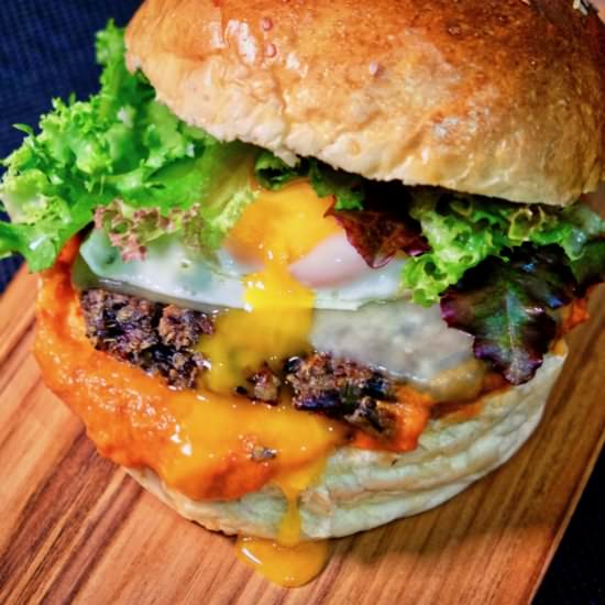 Veggie burger. Garlic tomato relish
