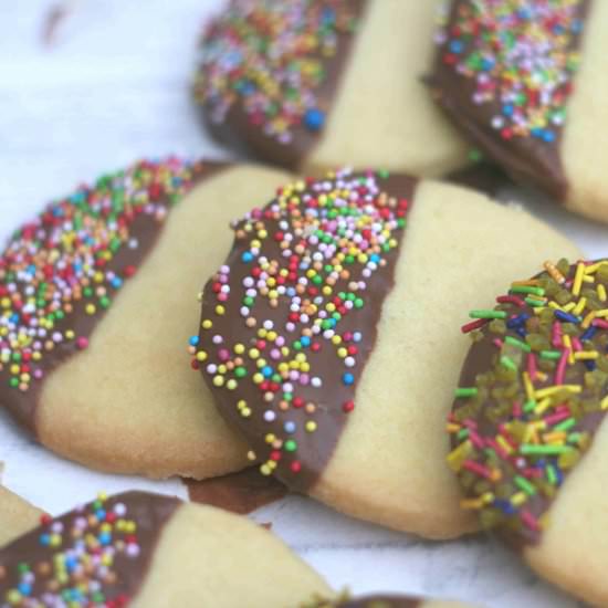 Chocolate dipped cookies