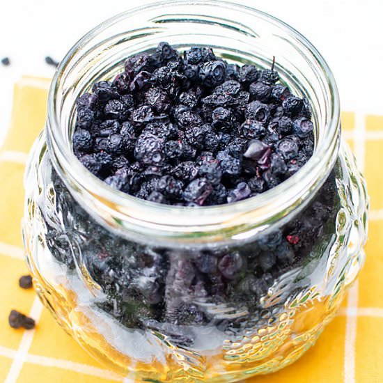 Homemade dehydrated blueberries