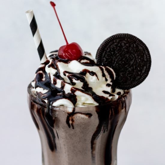 Creamy Cookies n’ Cream Milkshake