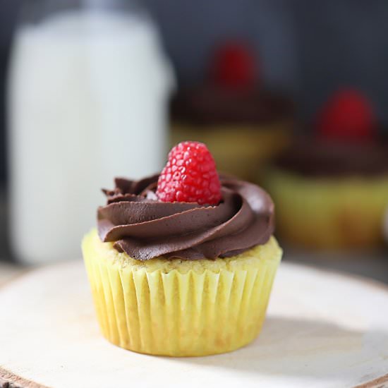 Low-Carb Yellow Cupcakes