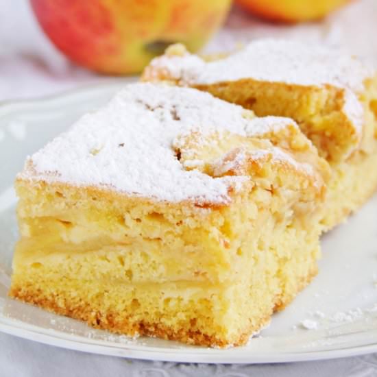 cake with apples