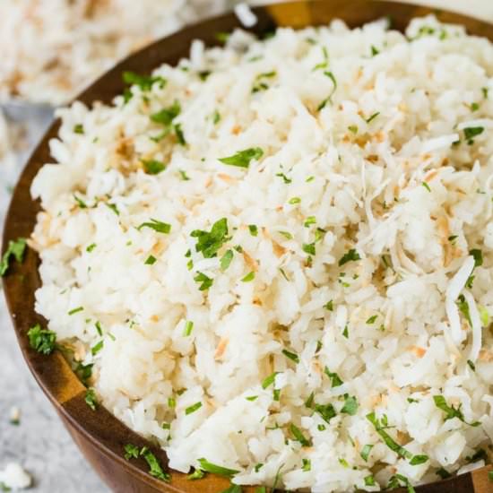 BRAZILIAN COCONUT RICE [+ VIDEO]