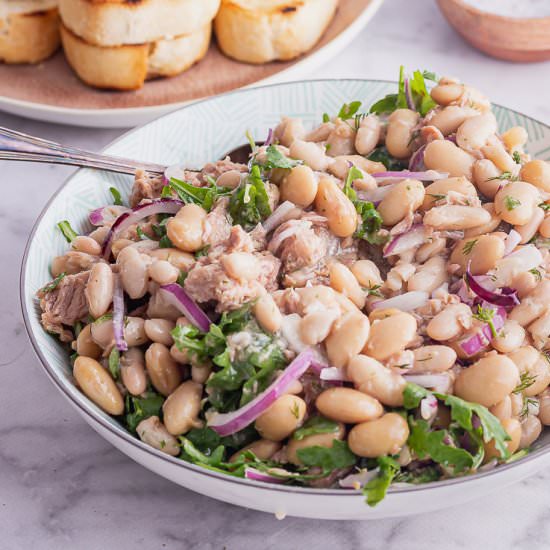 Tuna Salad with Garlic Toasts