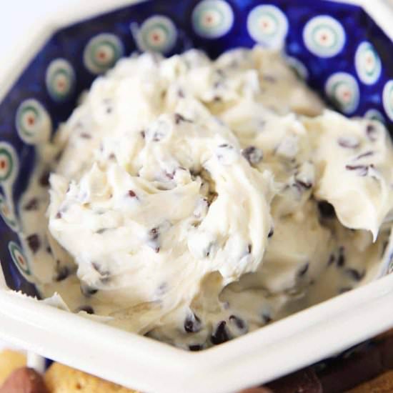 Chocolate chip cheesecake dip
