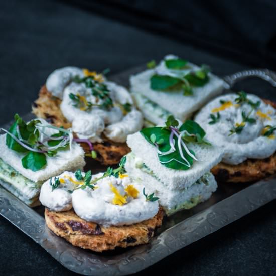 Sandwich with creamy chicken mousse