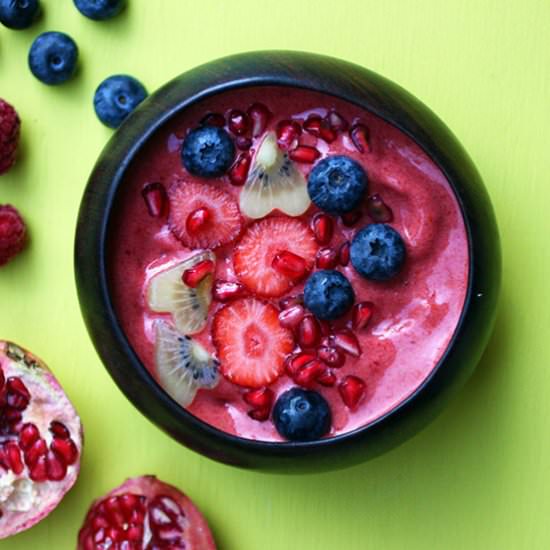 Pomegranate Smoothie Bowl