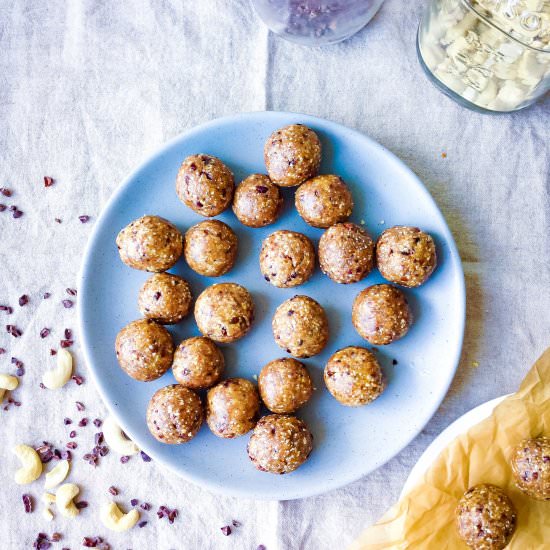 Cashew Cookie Dough Energy Balls