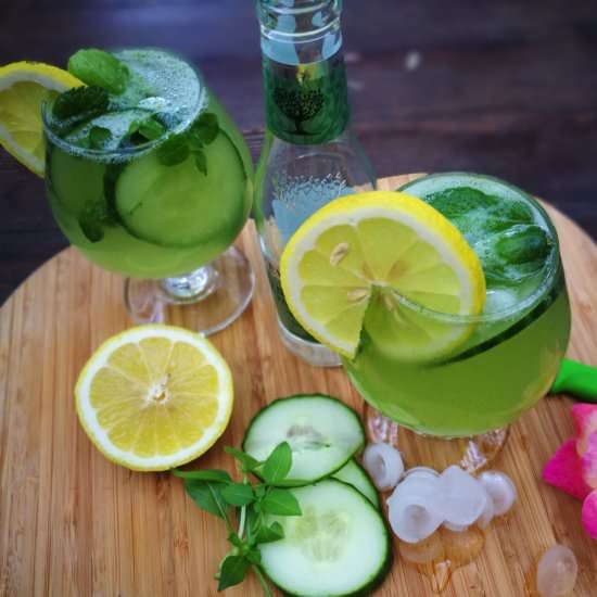 Green cucumber gin and tonic