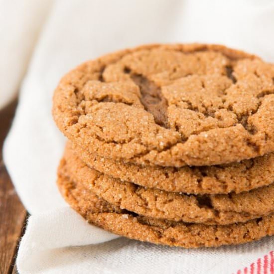 OLD FASHIONED MOLASSES CRINKLES