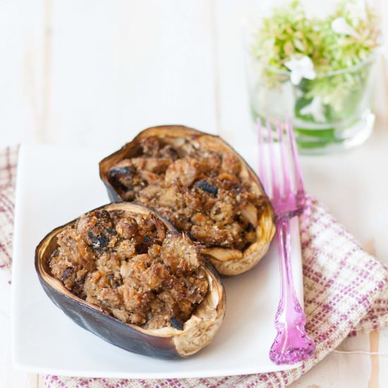 Aubergines filled with tuna