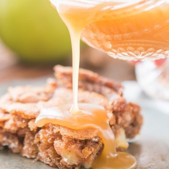 APPLE CAKE WITH CARAMEL SAUCE