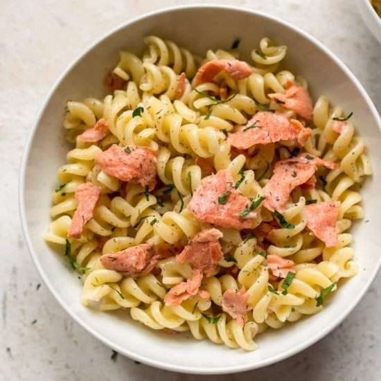 easy smoked salmon pasta