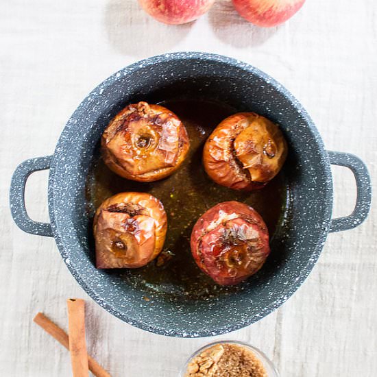 Baked Apples stuffed with walnuts