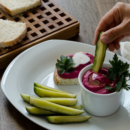 Beet hummus
