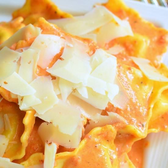 Ravioli In Creamy Red Pepper Sauce